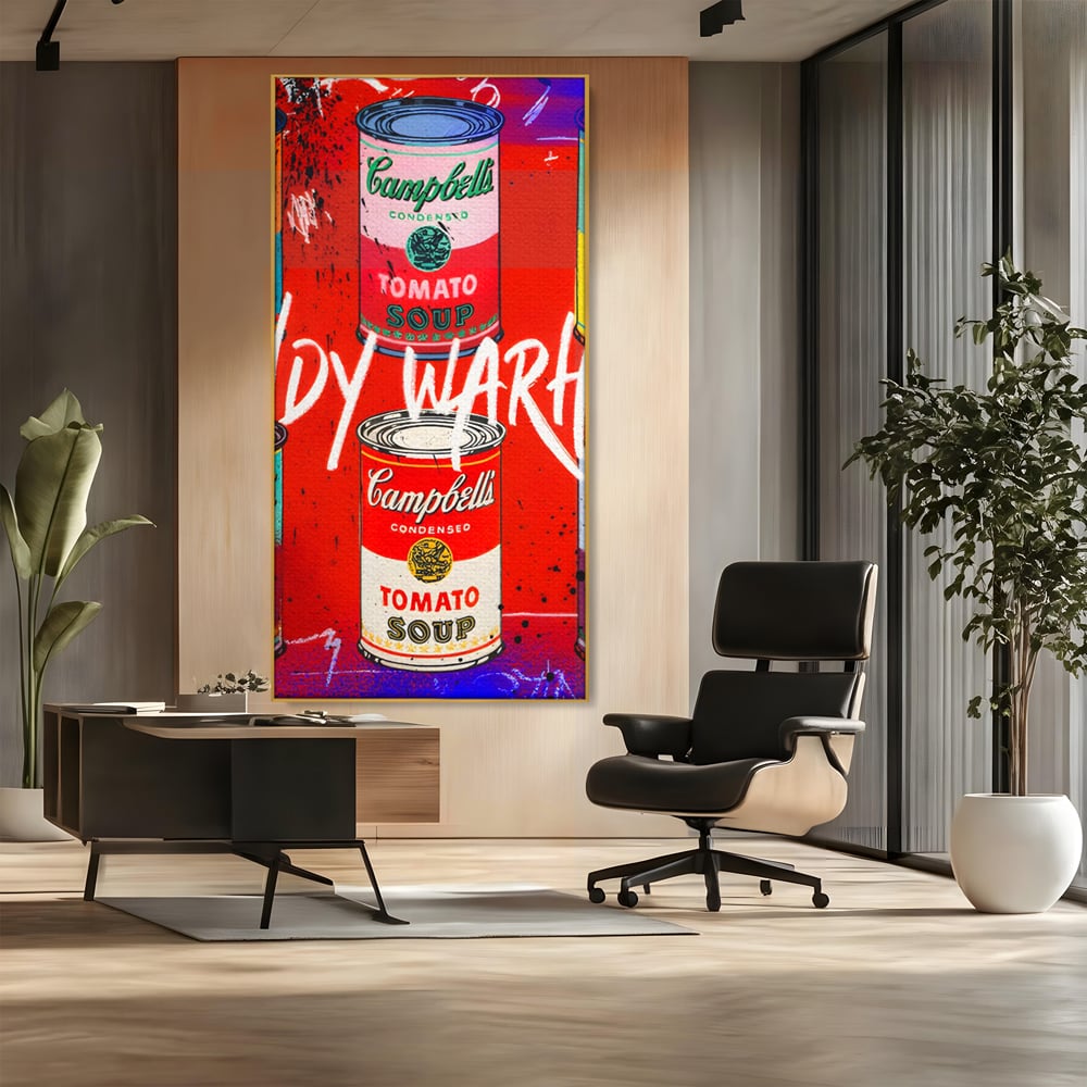 Tablou canvas cu tablou canvas cu cutii de supa, in rama de aluminiu auriu, pe perete intr-un birou